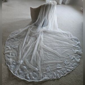 BRAND NEW White Cathedral Wedding Veil Lace Scalloped Sequin Floral w/ Hair Comb